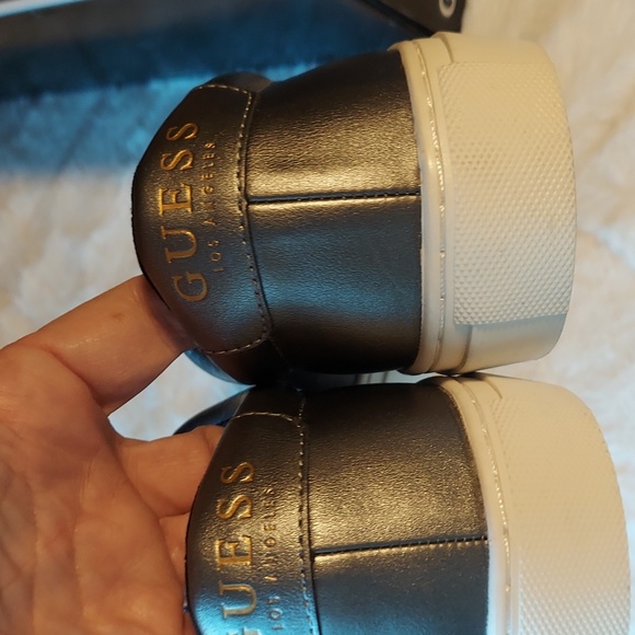 New in box Guess Barette size 11.5 gun metal sneakers 👟 - Picture 5 of 5